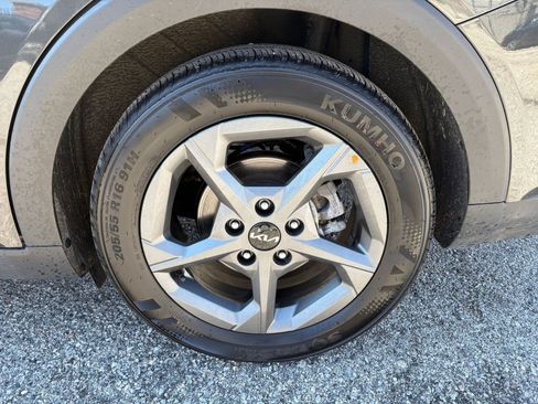 Used 2025 Kia K4 LXS image 29