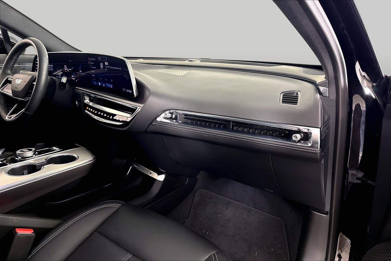 Used 2024 Cadillac Lyriq Tech AWD/4WD image 17