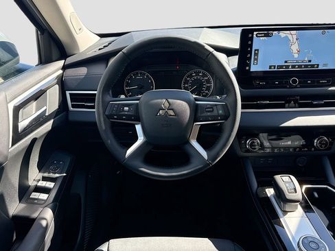 New 2026 Mitsubishi Outlander SE image 23