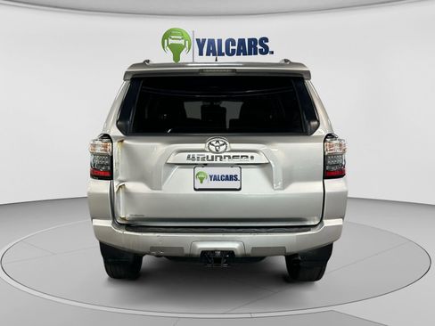 Used 2016 Toyota 4Runner SR5 AWD/4WD image 4