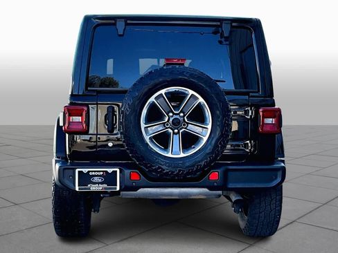 Used 2019 Jeep Wrangler Unlimited Sahara image 4