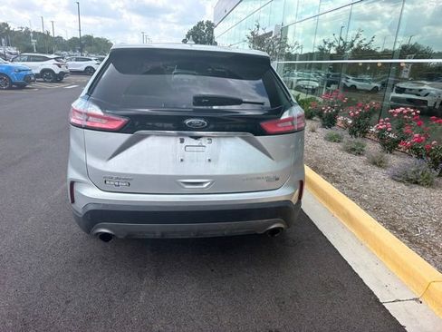 Used 2019 Ford Edge Titanium w/ Equipment Group 301A AWD/4WD image 12