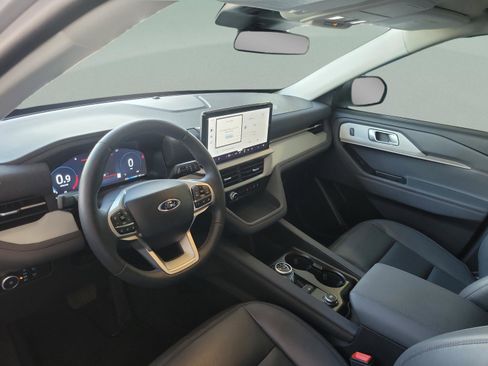 New 2026 Ford Explorer Active w/ Active Comfort Package image 8