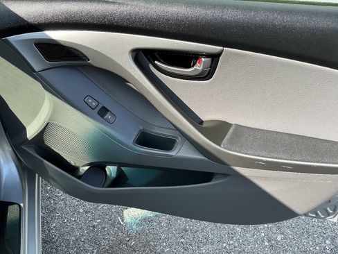 Used 2012 Hyundai Elantra Limited FWD image 22