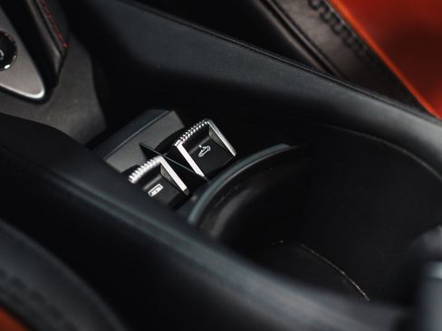 Used 2024 McLaren 750S Spider image 25