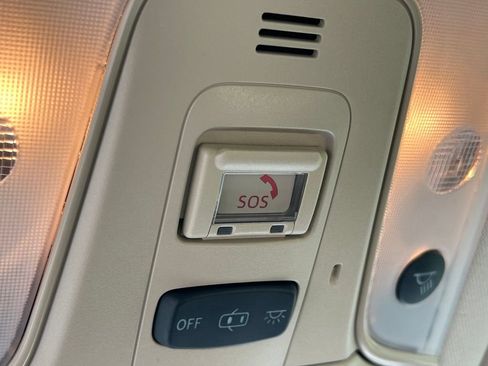 Used 2021 Toyota Prius LE FWD image 28