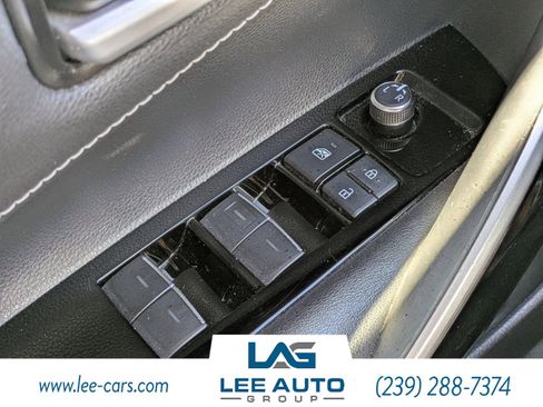 Used 2019 Toyota Corolla XSE image 18