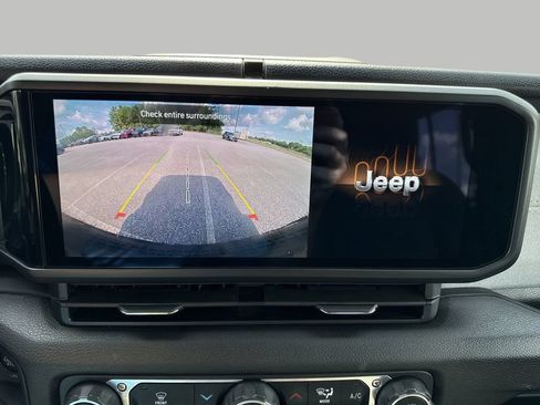 Used 2025 Jeep Wrangler Unlimited Sport AWD/4WD image 18