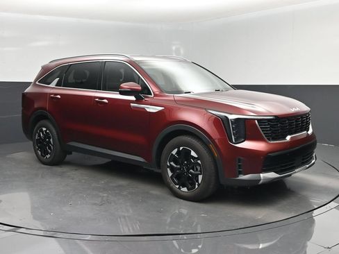 Certified 2025 Kia Sorento S FWD image 1