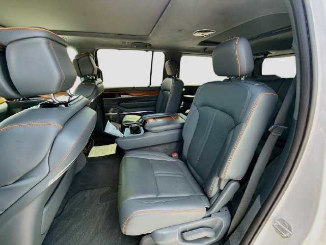Used 2022 Jeep Grand Wagoneer Series II w/ Convenience Group III AWD/4WD image 23