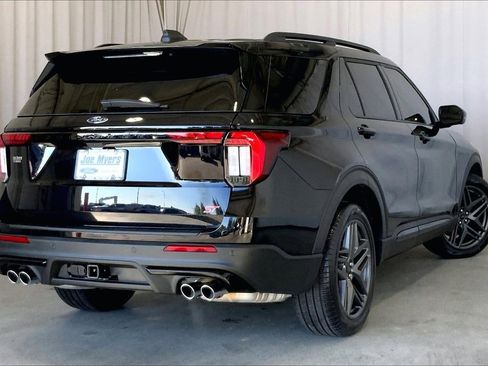 Certified 2025 Ford Explorer ST w/ Sun And Sound Package image 13