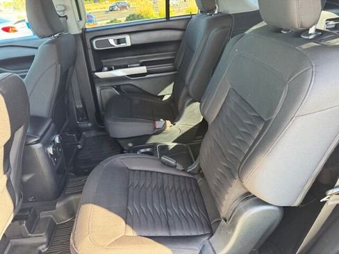 Used 2021 Ford Explorer XLT image 19