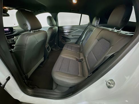 Used 2025 Buick Envista Preferred image 25