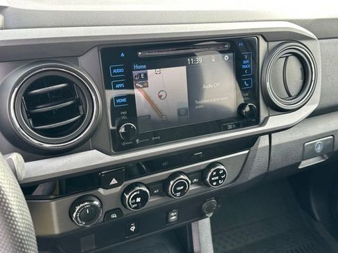 Used 2017 Toyota Tacoma TRD Off-Road image 24