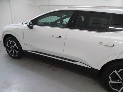 Used 2025 Chevrolet Equinox EV LT AWD/4WD image 16