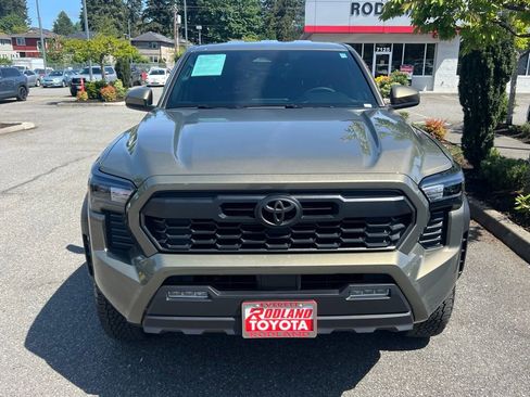 Certified 2025 Toyota Tacoma TRD Off-Road AWD/4WD image 4