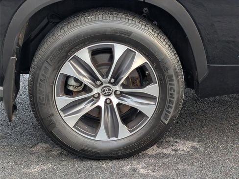 Used 2022 Toyota Highlander XLE image 10