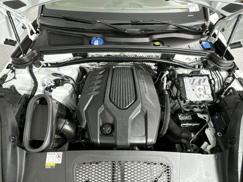 Used 2023 Porsche Macan AWD/4WD image 27