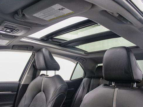 Used 2020 Toyota Camry XSE FWD image 18