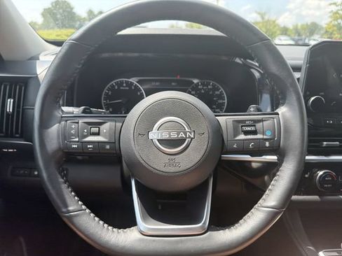 Used 2025 Nissan Pathfinder SL AWD/4WD image 29