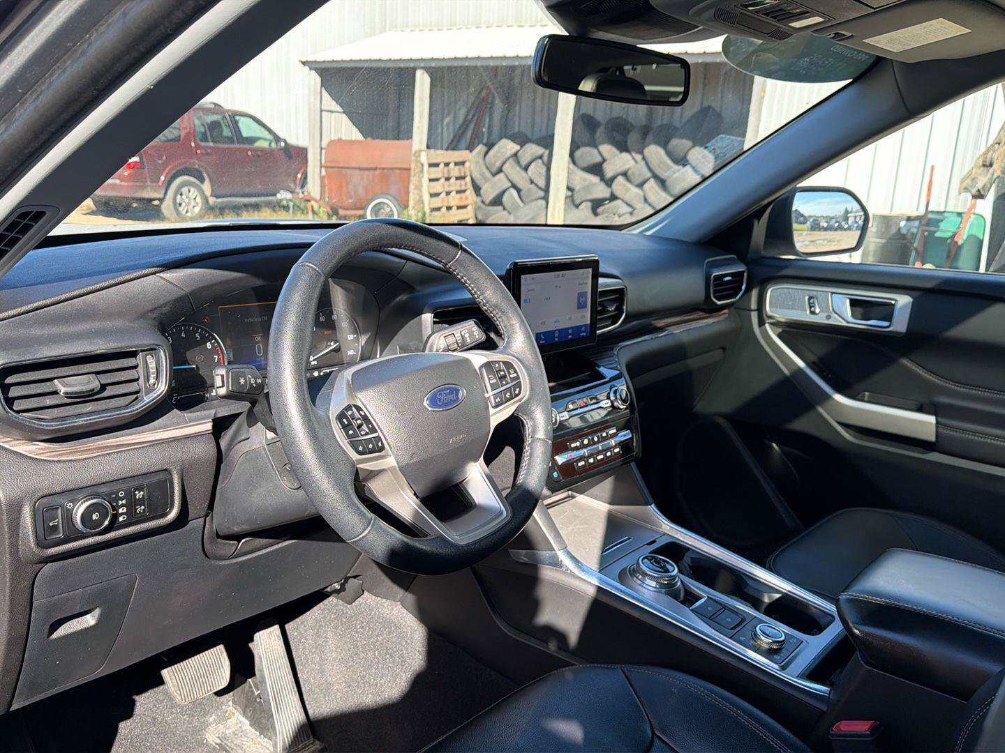 Used 2023 Ford Explorer Limited w/ Equipment Group 301A AWD/4WD image 5