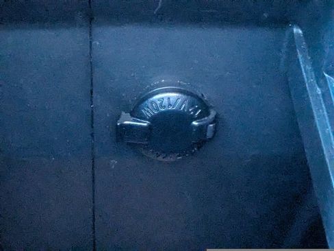 Used 2020 Toyota Highlander XLE image 31