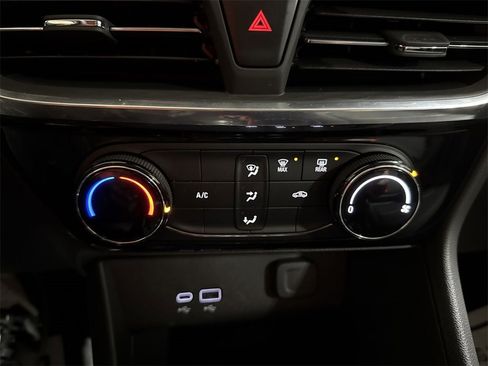 Used 2024 Buick Encore GX Sport Touring image 15