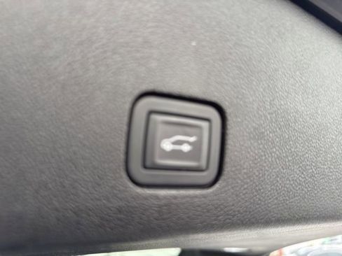 Used 2023 Cadillac XT6 Sport w/ Technology Package image 8