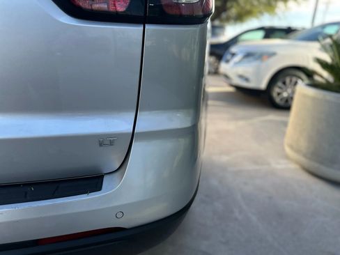 Used 2017 Chevrolet Traverse LT image 9