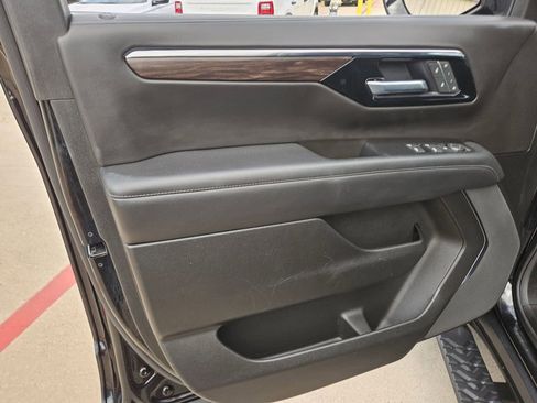 Used 2025 Chevrolet Suburban Z71 image 14