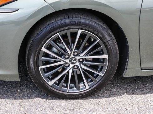 Used 2025 Lexus ES 350 w/ Premium Package FWD image 14