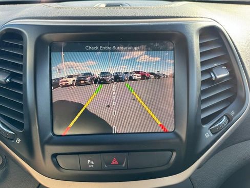 Used 2018 Jeep Cherokee Limited image 21