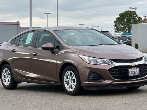 Used 2019 Chevrolet Cruze LS FWD image 5