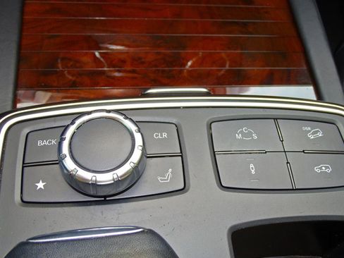 Used 2014 Mercedes-Benz GL 63 AMG 4MATIC image 35