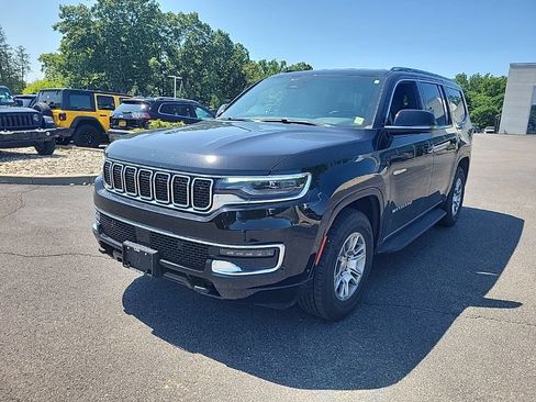 Used 2023 Jeep Wagoneer 4WD image 9