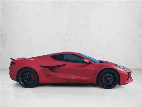 Used 2025 Chevrolet Corvette Z06 RWD image 4