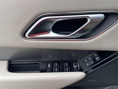 Used 2019 Land Rover Range Rover Velar S image 23