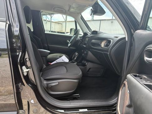 Used 2023 Jeep Renegade Latitude AWD/4WD image 17