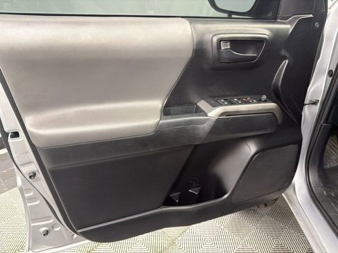 Used 2021 Toyota Tacoma SR5 RWD image 11