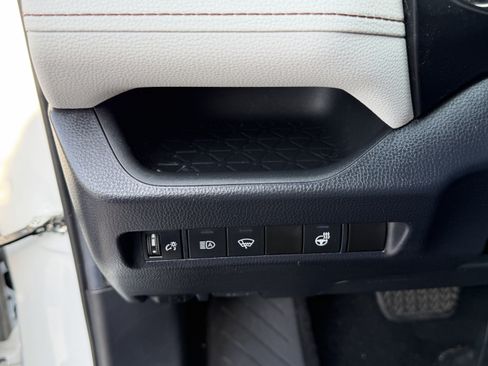 Used 2020 Toyota RAV4 XLE AWD/4WD image 23