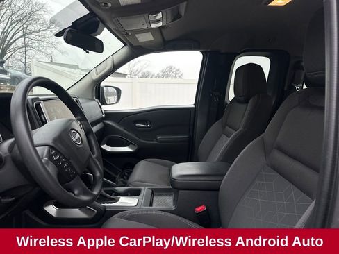 Used 2025 Nissan Frontier SV image 11