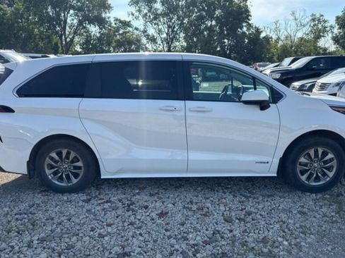 Used 2021 Toyota Sienna LE FWD image 6