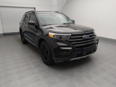Used 2020 Ford Explorer XLT w/ Equipment Group 202A AWD/4WD image 14