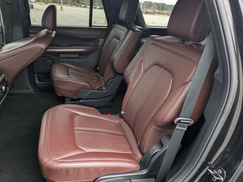 Used 2022 Ford Expedition Limited image 26