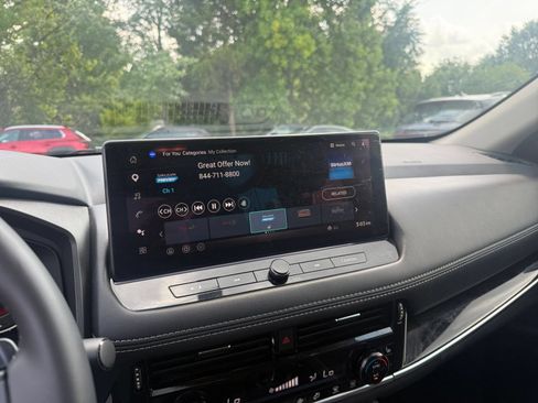 Used 2026 Nissan Rogue SL FWD image 21