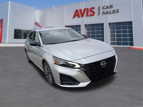 Used 2024 Nissan Altima 2.5 SV image 3