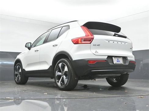New 2026 Volvo XC40 B5 Core w/ Climate Package image 39