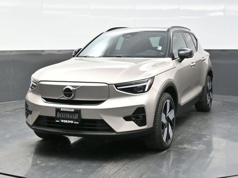 Used 2023 Volvo XC40 Recharge Ultimate image 2