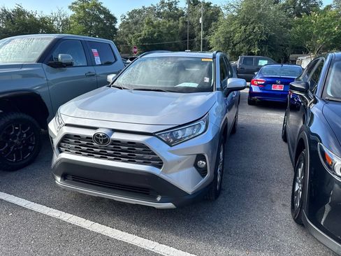 Used 2020 Toyota RAV4 Limited FWD image 1
