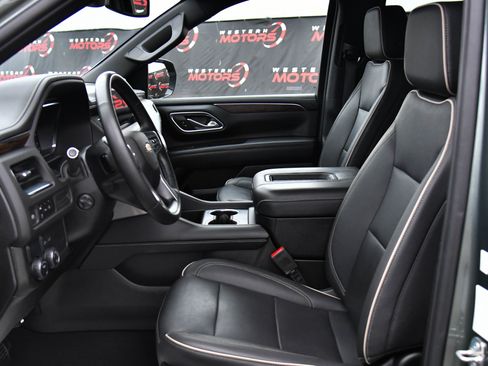 Used 2023 Chevrolet Suburban Premier image 18